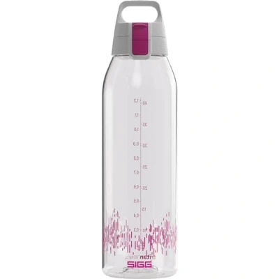 Image de SIGG Gourde Transparente Tritan Renew Total Clear ONE MyPlanet Berry Convient Aux Boissons Gazeuses Lavage Au Lave Vaisselle Filtre À Fruits Étanche Sans BPA Violet 1,5L