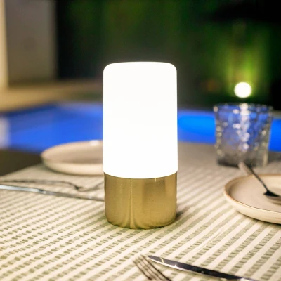 Image de Newgarden lampe de table LED rechargeable Maia couleur laiton IP54 RGBW