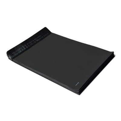 Image de Amazon Basics Lot de 100 enveloppes en polyéthylène, sacs d&#039;expédition auto adhésifs, 25.4 x 33 cm, noir