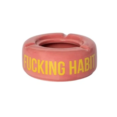 Image de Fisura Cendrier rose avec message &quot;F*cking habit&quot;. original une phrase amusante. Fabriqué en céramique. Dimensions : 10 x 4 centimètres.