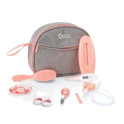 Image de Babymoov Trousse de Soin Bébé Dès la naissance Grand Format Kit Complet 9 Accessoires dont Brosse à Cheveux, Thermomètre digital, bain, Coupe Ongles Garantie vie, Pêche