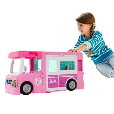Image de Barbie Camping Car de Rêve 3 en 1, Entièrement Meublé avec Piscine, Pick Up 4 Places, et Bateau, Plus 60 Accessoires Inclus, Un Car, Jouet pour Enfant Ans Plus, GHL93