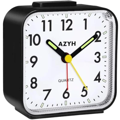 Image de Azyh réveil analogique sans tic tac avec lumière, à piles, alarme puissante, fonction snooze, silencieux, lumineux, portable, petit de voyage pour les dormeurs profonds
