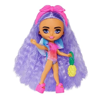 Image de Barbie Poupée Articulée Extra Cool Voyage Mini Minis 8 Cm, avec Tenue De Plage, Maillot Bain Tie Dye Et Accessoires Tropicaux, Jouet Enfant, Ados, A Partir 6 Ans, HPN06