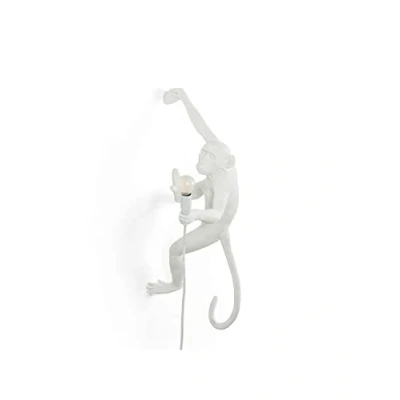 Image de SELETTI Lampe « Monkey » en forme de singe, applique fixée au niveau la main droite du blanc