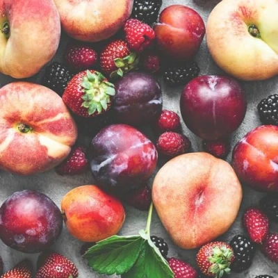 Image de Lot de 20 serviettes en papier avec motif Fruits rouges Idéales pour le découpage et la technique des 33 x cm