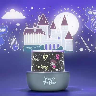 Image de Lampe de Projection Harry Potter Officiellement Licenciée, Veilleuse &amp; Décor Murs Plafond avec Scènes Interchangeables, Quidditch, Alimentée par USB ou Piles