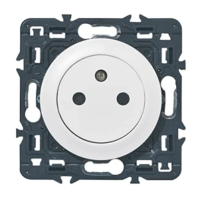 Image de LEGRAND Prise Electrique Murale avec Terre Céliane Surface Affleurante Socle Rétractable Fabriqué En France Blanc