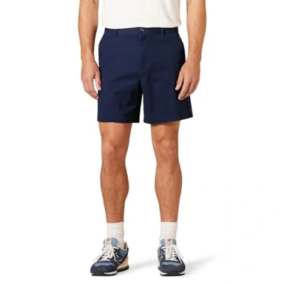 Image de Amazon Essentials Short Chino Confortable en Tissu Extensible, Entrejambe 18 cm, Coupe Classique Homme, Bleu Marine, 31W