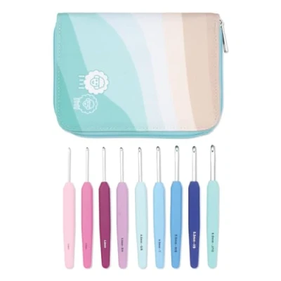 Image de KnitPro Waves Ensemble de crochets Coffret cadeau luxe 9 crochets, tailles 2 à 6 mm, poignées ergonomiques souples, poignée en caoutchouc souple pour les mains arthritiques