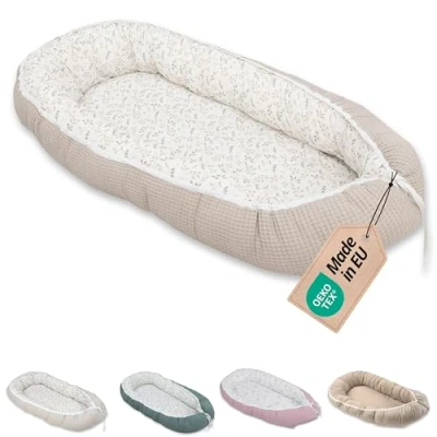 Image de Réducteur lit bébé ULLENBOOM® Sable floral 95x55 cm Nid d’ange Öko Tex et fabriqué dans l&#039;UE motif baleines bleues en coton douillet, convient comme de voyage ou cale