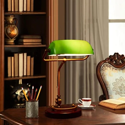 Image de Lampe De Banquier Traditionnelle Verte Avec Interrupteur Tirette, Bureau Rétro Banquier, Finition Laiton, Abat Jour En Verre Vert Nostalgique Et Base Bois, E27