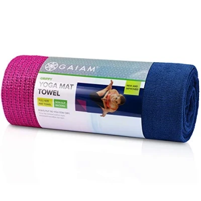 Image de Gaiam Grippy Serviette antidérapante pour Tapis de Yoga à séchage Rapide Idéale Le Chaud Microfibre et Lavable en Machine Envers antidérapant Bleu Vif/Fuchsia 172,7 x