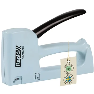 Image de Rapid R53 Skärgård Agrafeuse Tapissier, Fabriquée en Suède, Structure Plastique 90% Recyclé &amp; Pièces d&#039;Usure 100% Métal, Compatible avec les Agrafes N53 4 10 mm, Coloris Bleu (5001613)