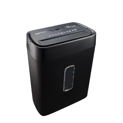 Image de Amazon Basics Broyeur de papier/cartes crédit à découpe croisée Capacité 12 feuilles (Nouveau modèle), Noir