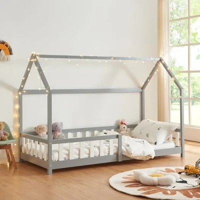 Image de [en.casa] Lit Cabane pour Chambre d&#039;enfant Simple en Forme de Maison avec Sommier à Lattes Standard et Barrière Protectrice Bois Pin Contreplaqué 90 x 200 cm Gris