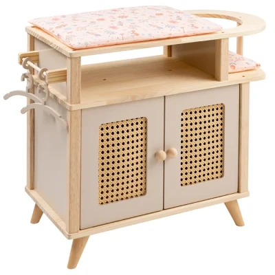 Image de Howa Miniflowers 2760 Table à langer pour poupée en bois avec siège de poupée, revêtement, 2 cintres