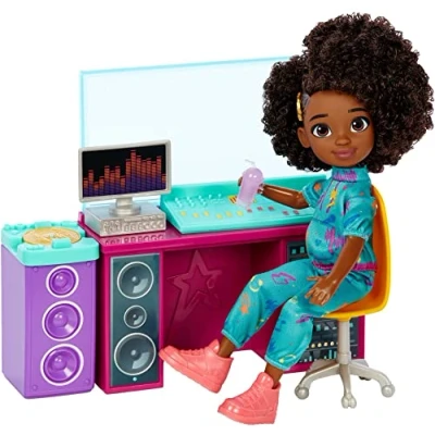 Image de Karma&#039;s World Mattel Making Rhymes Recording Studio Ensemble de Jeu 13 pièces avec poupée Karma (22,1 cm), Cabine mixage, Guitare, Disque Collection et Plus Encore, HHJ27