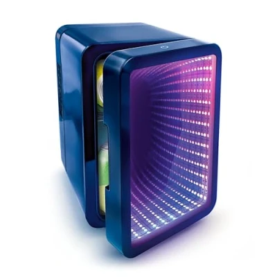 Image de So Chill Mini réfrigérateur Infinity à effet LED, joueurs, étudiants, maison/voiture/hangouts et plus encore, alimenté par USB, autocollants inclus, refroidit 6 canettes ordinaires, porte miroir