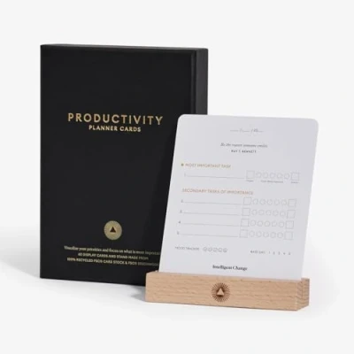 Image de cartes de planification productivité avec support d&#039;affichage, priorisation quotidiennes compactes, citations inspirantes, design à double usage pour l&#039;organisation quotidienne et les