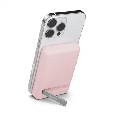 Image de Belkin Batterie Externe sans Fil magnétique 5000mAh, Chargeur Portable Compatible MagSafe et Charge Pass Through, Sortie 7,5 W, entrée 10 W béquille, avec Les iPhone 16 15 Rose