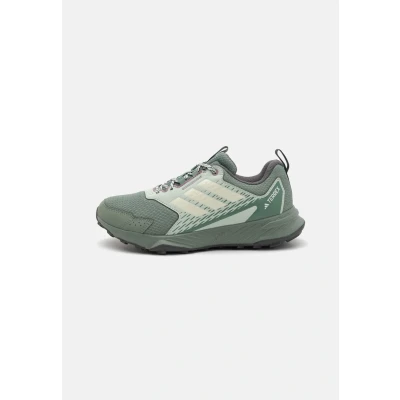 Image de Adidas Terrex Tracefinder Chaussures de running, Femme, Taille: 40, Silver green/off white/preloved fig Matière synthétique / textile
