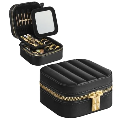 Image de SONGMICS HOME ANAH Collection Boîte à Bijoux de Voyage, Petit Coffre Accessoire avec Miroir, 10,5 x 6 cm, Surface PU Coutures, Portable, Zip, Idée Cadeau, Noir d&#039;Encre JBC179B01