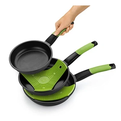Image de BRA Prior Set De 3 Poêles 20 24 28 cm, Fonte d’Aluminium avec Antiadhésif Teflon Innovations sans PFOA, Compatibles Tous Feux Dont Induction, Inclus 2 Dessous Plat Safe [Amazon Exclusive]