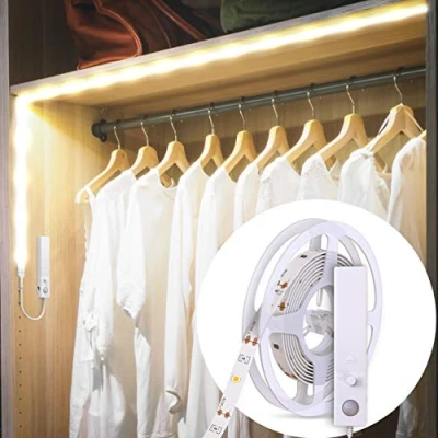 Image de B.K.Licht ruban LED avec détecteur de mouvements, éclairage dimmable pour placard armoire vitrine, longueur 1m, auto adhésif, lumière blanche neutre 4000 Kelvin, option en continu