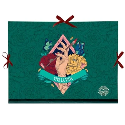Image de Clairefontaine 116230C Un Carton à Dessin Décor Viva La Frida Kahlo 28x38cm Pour formats A4 et 24 x 32 cm Fermeture 3 Rubans Résistant Pratique Collection