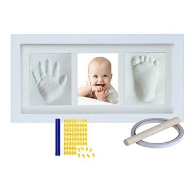 Image de Aqsacokiya Bébé Empreinte de la Main Empreinte, Cadre Nouveau né Garcon &amp; Filles Argile Blanche, Photo Kit en Bois pour Liste Naissance avec Alphabet Moule (Blanc)