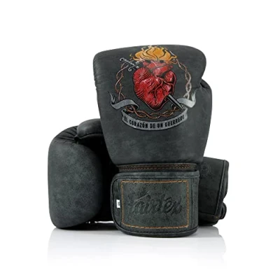 Image de Fairtex Heart of a Warrior Gants de boxe Muay Thai en cuir synthétique Dragonne Velcro Mousse multicouche Collaboration Tom Atencio MMA, kickboxing (340,2 g)