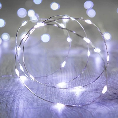 Image de Lights4fun Guirlande Lumineuse à Piles avec 50 Micro LED Blanches sur Câble Argenté