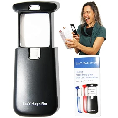 Image de EasY Magnifier Petite Loupe de Lecture Poche x3 avec Lumière LED; Mini Eclairante Frontale pour Malvoyant, Lentille Loupes Pliable Grossissante Lumineuse Rectangulaire Travail; Cadeu