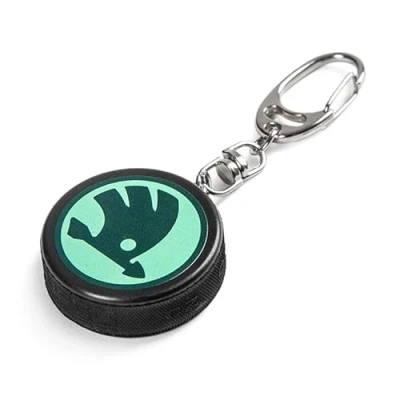 Image de Skoda 6U0087011A Porte clés Logo Emblème Pendentif en caoutchouc dur Forme : palet de hockey sur glace Vert/noir, Noir, Taille unique, Classique