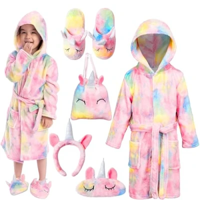 Image de JOYIN Peignoir de bain à capuche licorne, cadeau pyjama licorne comprenant un bandeau, une pochette cosmétiques, des pantoufles et bandeau pour les filles enfants L