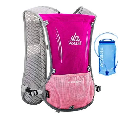 Image de AONIJIE 5L Gilet Hydratation Running Femme et Homme Bretelles de Poitrine Réglables Léger Réfléchissant Course Marathon Randonnée (Rose 1.5L vessie d&#039;eau)