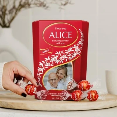 Image de 500 grammes de chocolat Lindor personnalisé Cadeau d&#039;anniversaire pour hommes et femmes, avec nom message du délicieux (Lait)
