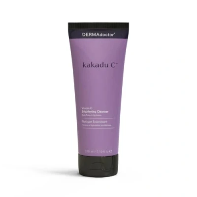 Image de DERMAdoctor Kakadu C Nettoyant Quotidien Éclaircissant 3 en 1 Visage, Tonique, Démaquillant, Gel Moussant Sans Savon, Peau Hydratée à l&#039;Aspect Sain (7.1 fl.oz).