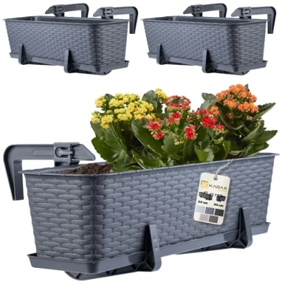 Image de KADAX Jardinière Suspendue Extérieure 60 cm, Balconnière en Plastique Aspect Rotin avec Supports de Fixation Intégrés et Soucoupe (Graphite, Lot 3)