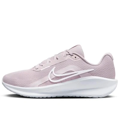 Image de Nike Performance Downshifter 13 Chaussures de running neutres, Femme, Taille: 35.5, Platinum violet/white/photon dust Tissu / matière synthétique