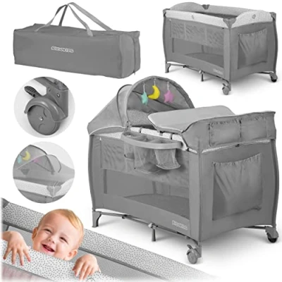 Image de Ricokids Lit de Voyage pour bébé avec Matelas 125 x 65 78 cm Enfant Jusqu&#039;à 15 kg 2 Roues Freins Entrée latérale Sac Transport Fonction Berceau Arche Jeu