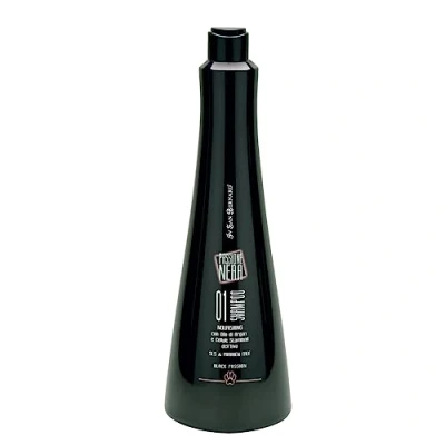 Image de Shampooing Passione Nera pour tous types de cheveux 1 L Favorise la nutrition du pelage Apporte douceur et luminosité Simple à appliquer IV San Bernard