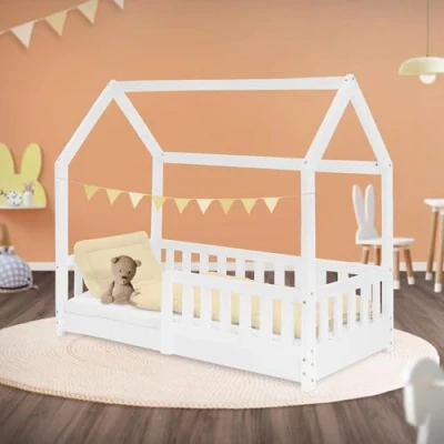 Image de ML Design Lit d&#039;enfant Blanc en Bois de Pin Massif 140x70 cm avec Protection Contre Les Chutes Toit et Sommier á Lattes Maison pour Filles/Garçons 3 à 10 Ans Stable Robuste Jusqu&#039;à 120 kg