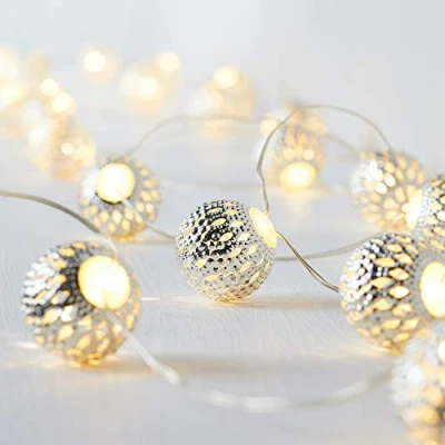 Image de Lights4fun Guirlande Lumineuse de 20 Boules Marocaines Argentées à LED Blanc Chaud Piles pour Intérieur