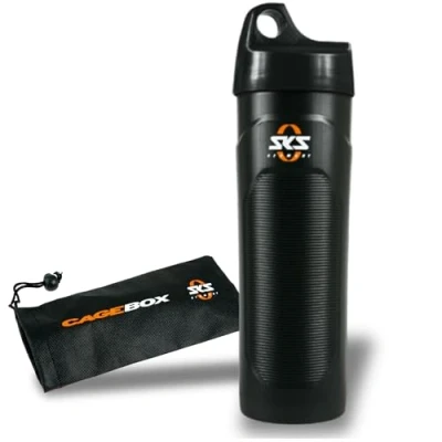 Image de SKS GERMANY Cage Box avec Couvercle Visser, pour Porte bidon vélo (s&#039;adapte à Tous bidons, résistant l&#039;eau, boîte Plastique incassable déplacements, Sac Nylon Inclus) Taille Unique Noir