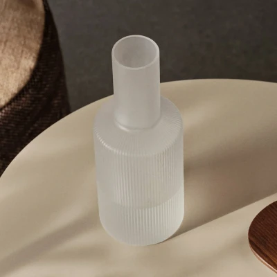 Image de ferm LIVING Carafe Ripple, blanc, 1 L, verre, soufflé à la bouche