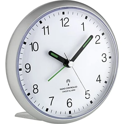 Image de TFA Dostmann Réveil analogique radio piloté, 60.1506, horloge silencieux, alarme forte, chiffres bien lisibles, de chambre, bureau d&#039;accueil, avec fonction snooze, éclairé, haut, argenté