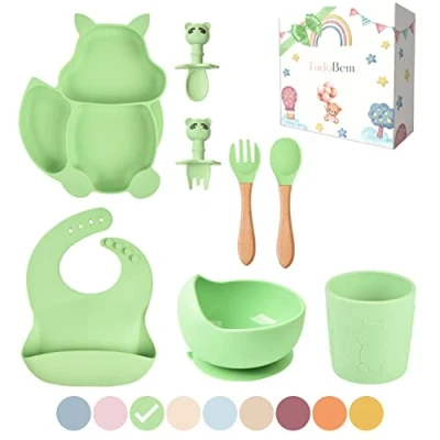Image de TudoBem Coffret Repas Bebe Silicone [8 Pièces], Assiette Ventouse pour Bébé + Bavoir Ajustable Bol Antidérapant Cuillere/Fourchette 1er âge et 2ème Age Verre, Cadeau Naissance (Vert)