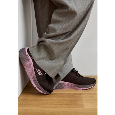 Image de Skechers Performance MAX Cushioning Elite 2.0 Chaussures de running neutres black/mauve, Femme, Taille: 41, Black/mauve Textile